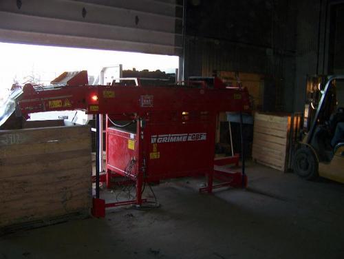 Filling potato boxes